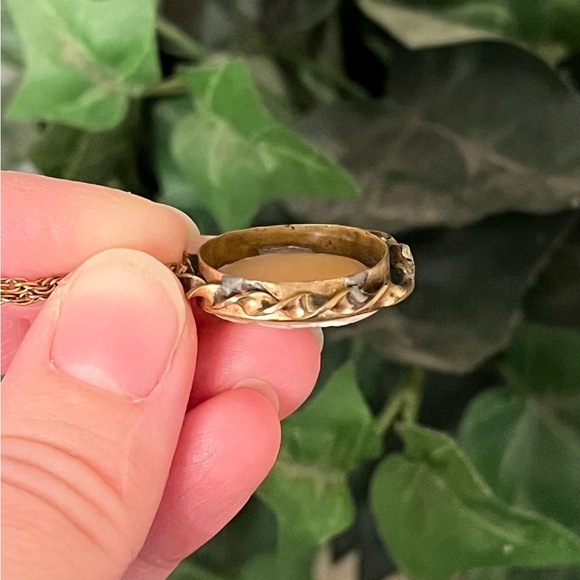 Rebecca at the Well Gold Filled Carved Shell Cameo - Picture 12 of 14